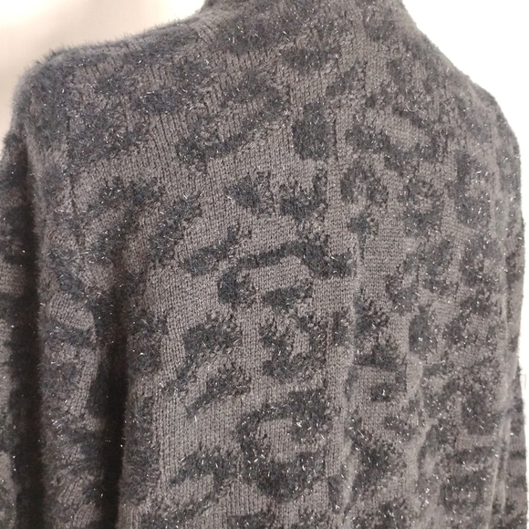 LEOPARD LULULEMON CARDIGAN - Picture 5 of 8